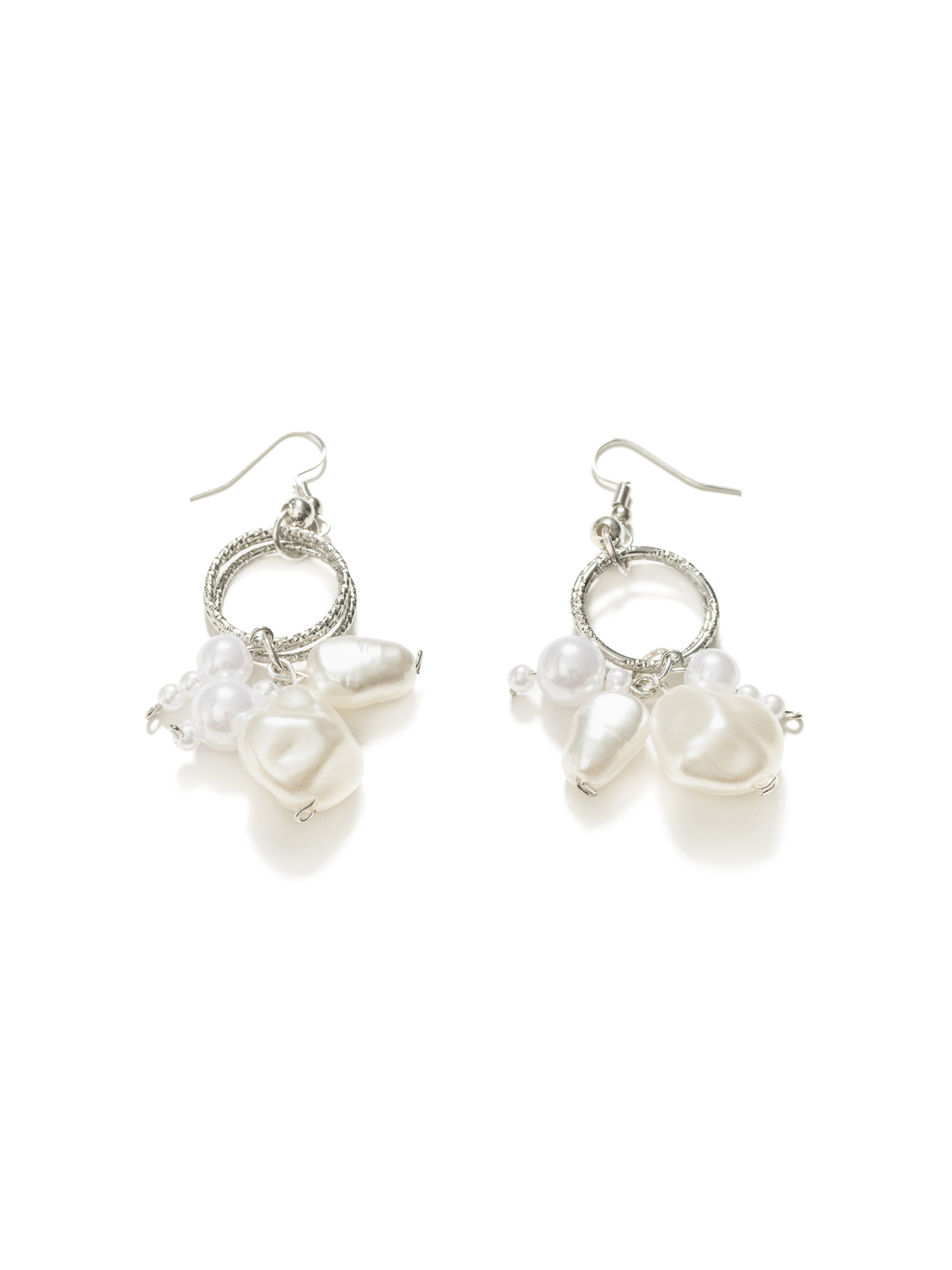Modern Classic Mirkka Metsola Chandelier Earrings with beatiful pearls and silver colored details.
